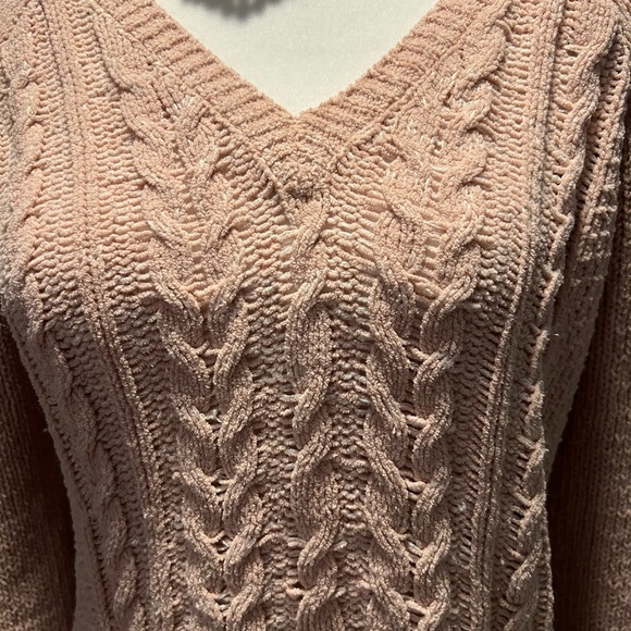 - Pink cable knit, sweater, size small. Perfect for any outfit.Hoodie in t… - Picture 5 of 5